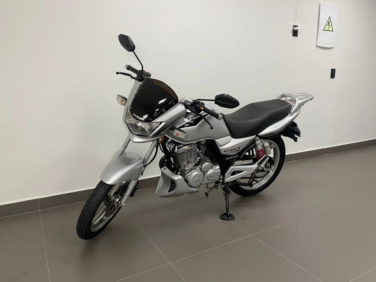 SUZUKI GSR 125 S