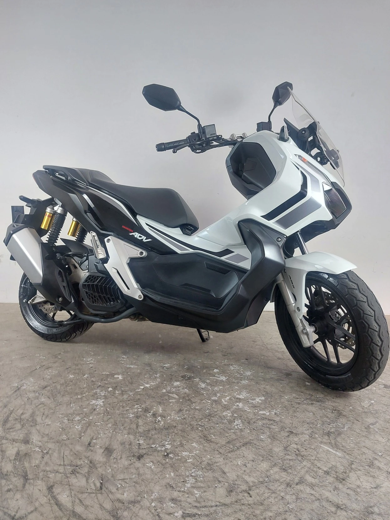HONDA ADV