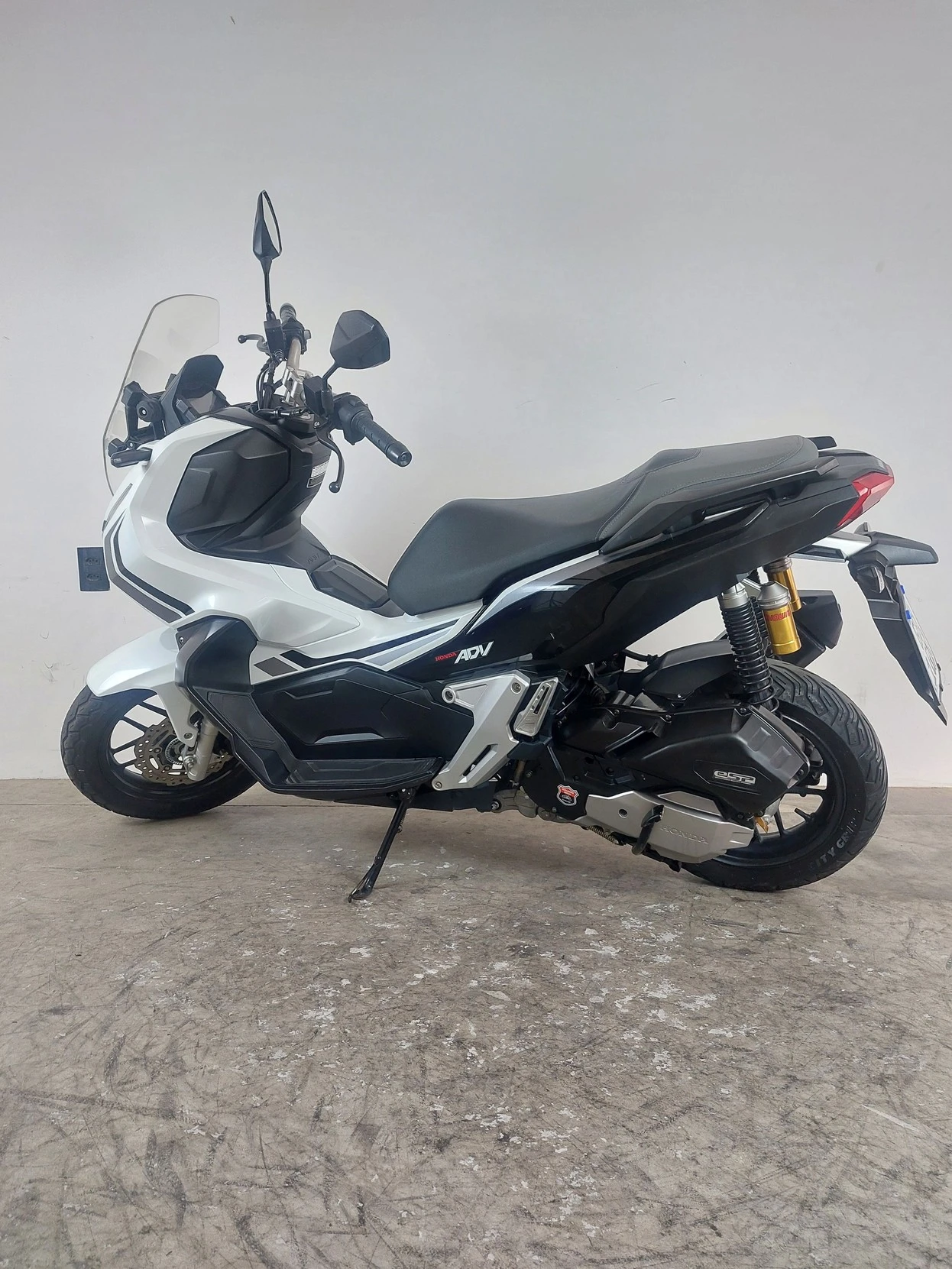 HONDA ADV