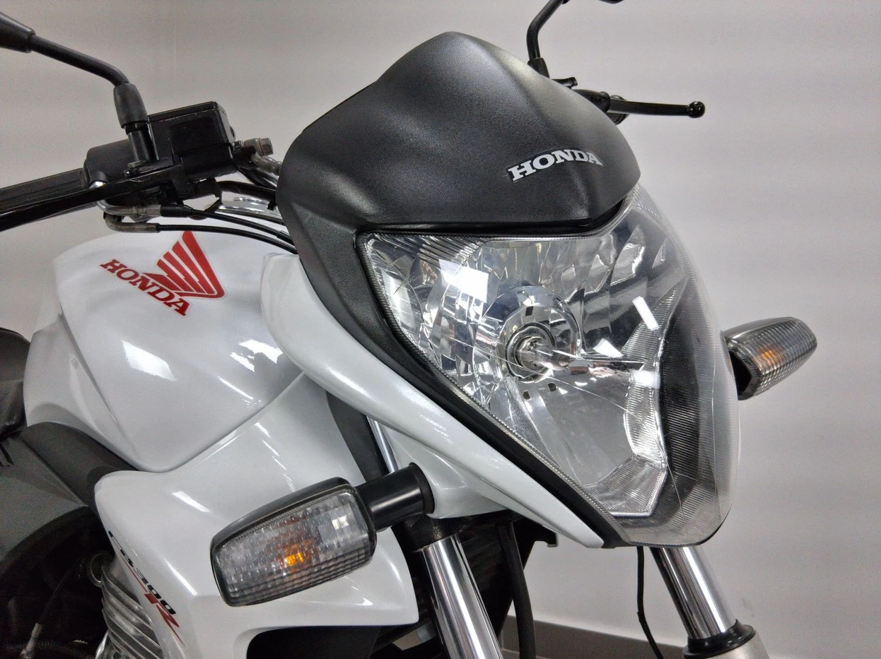 HONDA CB 300R