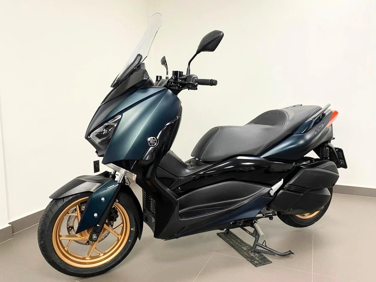 YAMAHA XMAX ABS