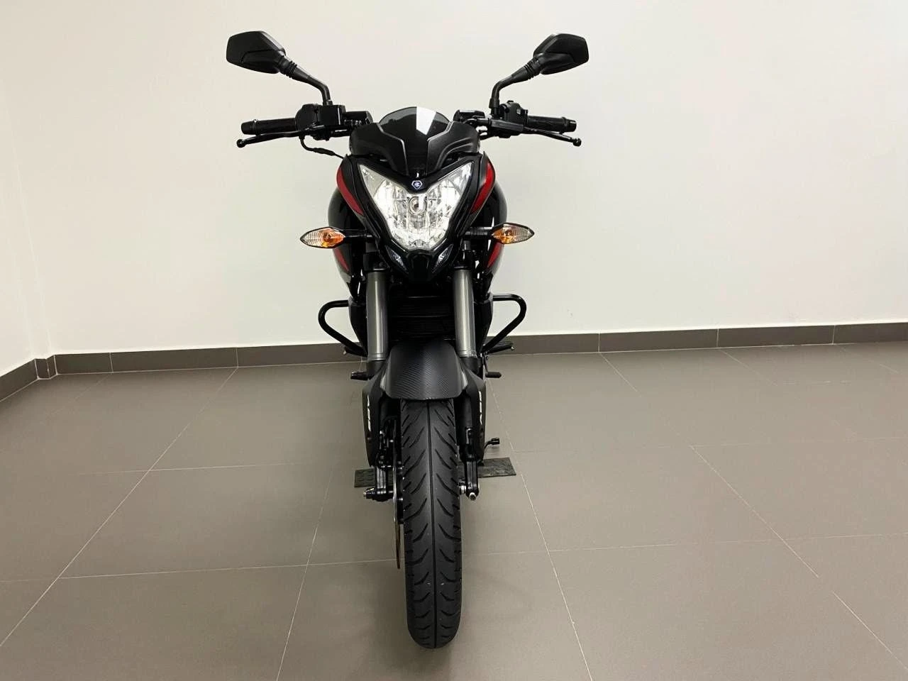 BAJAJ DOMINAR 200