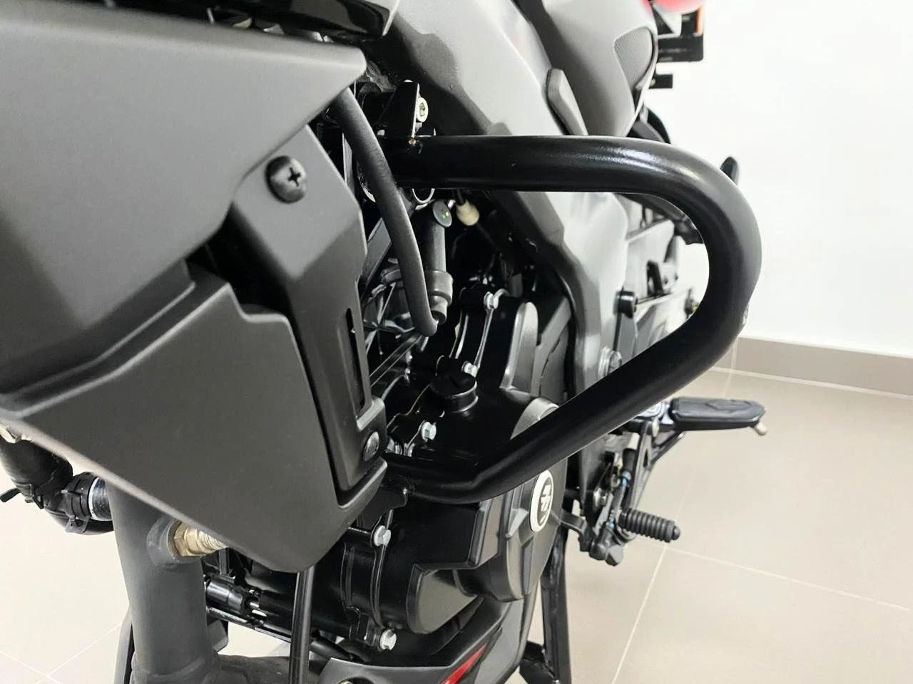 BAJAJ DOMINAR 200