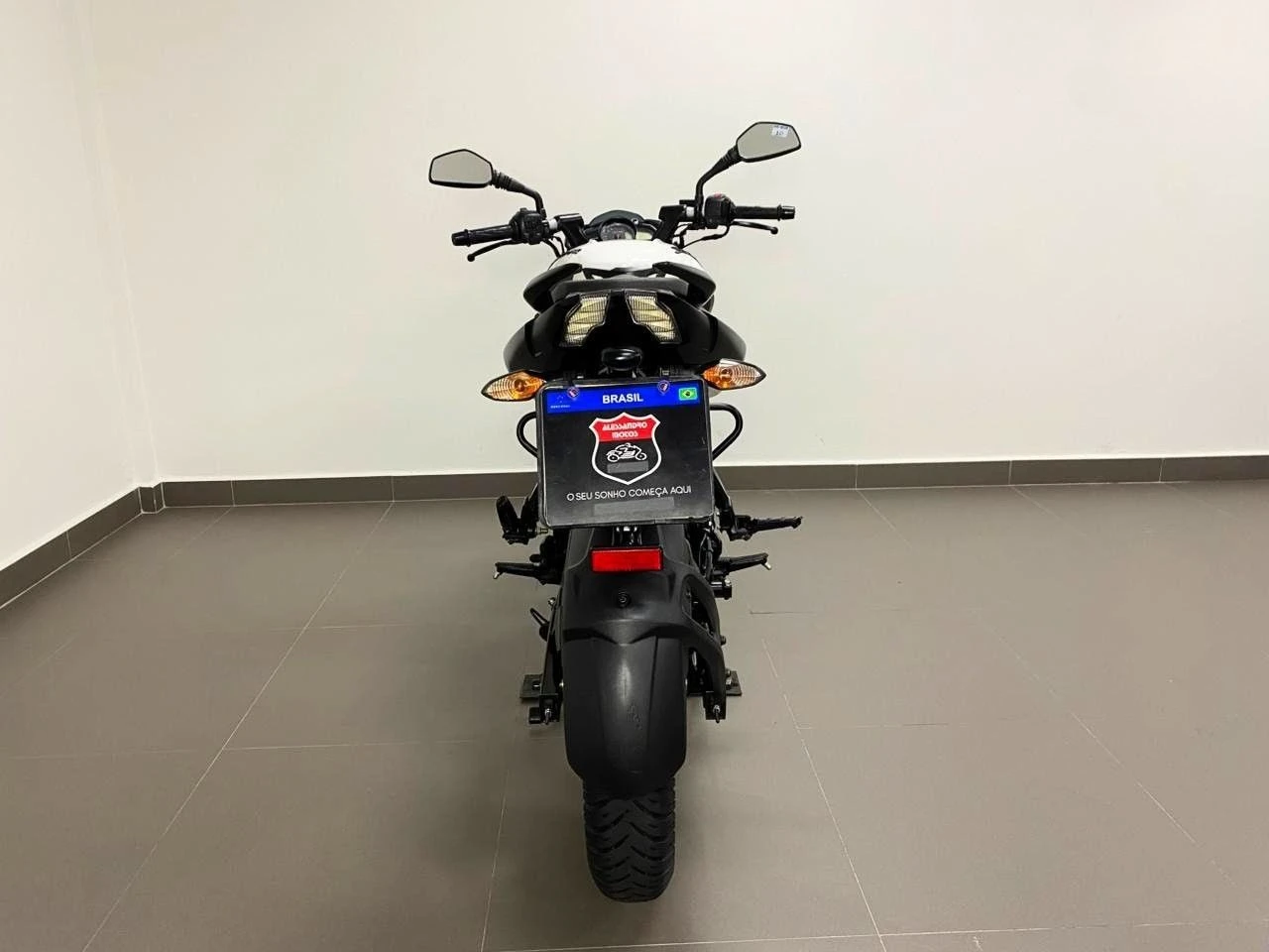 BAJAJ DOMINAR 160