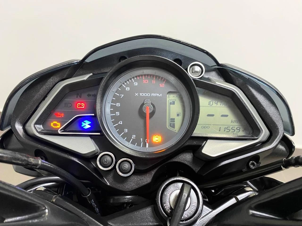 BAJAJ DOMINAR 160