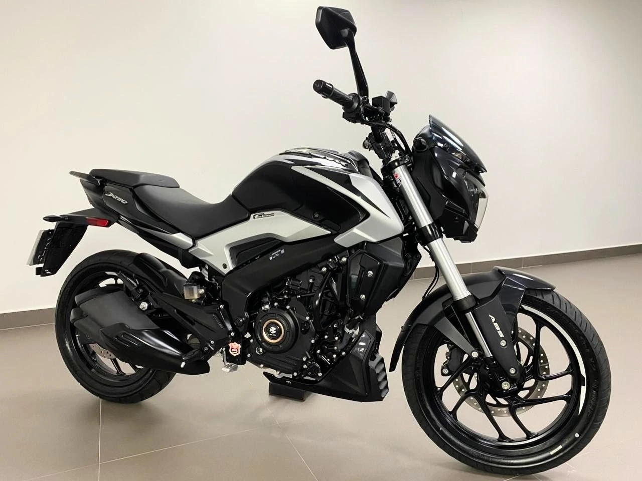 BAJAJ DOMINAR 250