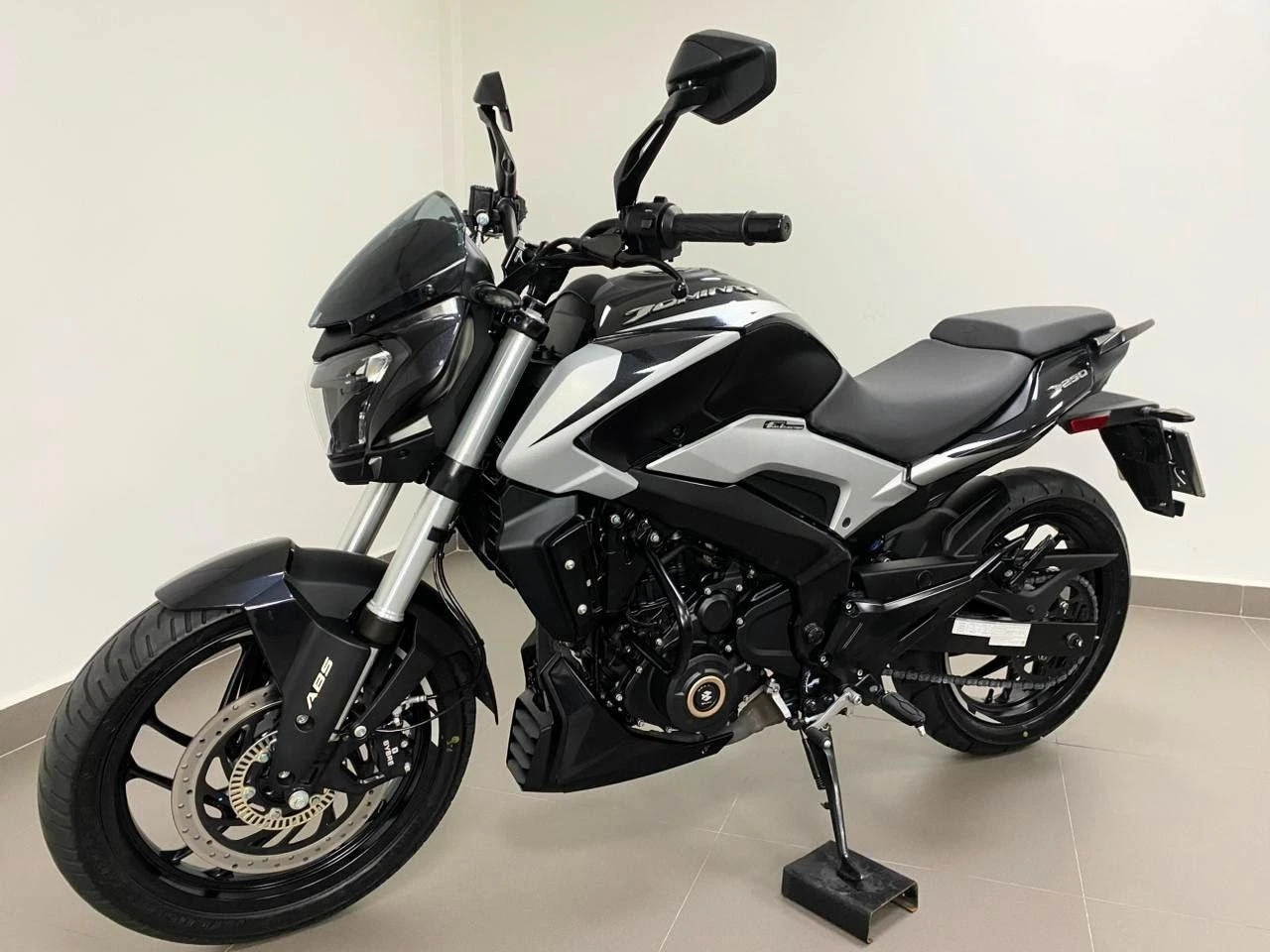 BAJAJ DOMINAR 250