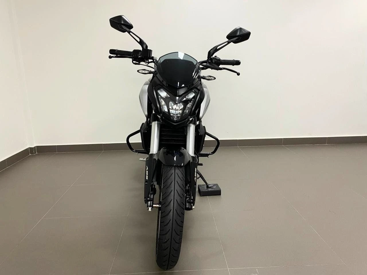 BAJAJ DOMINAR 250