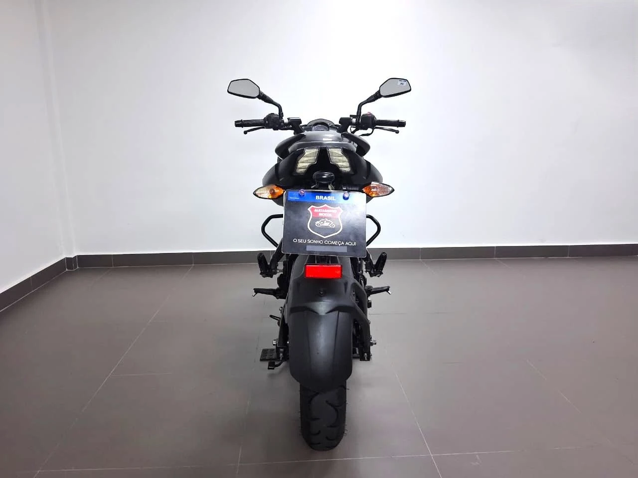 BAJAJ DOMINAR 160