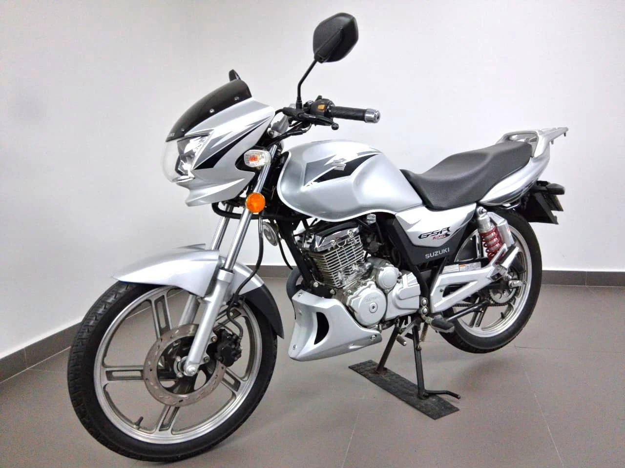 SUZUKI GSR 125 S
