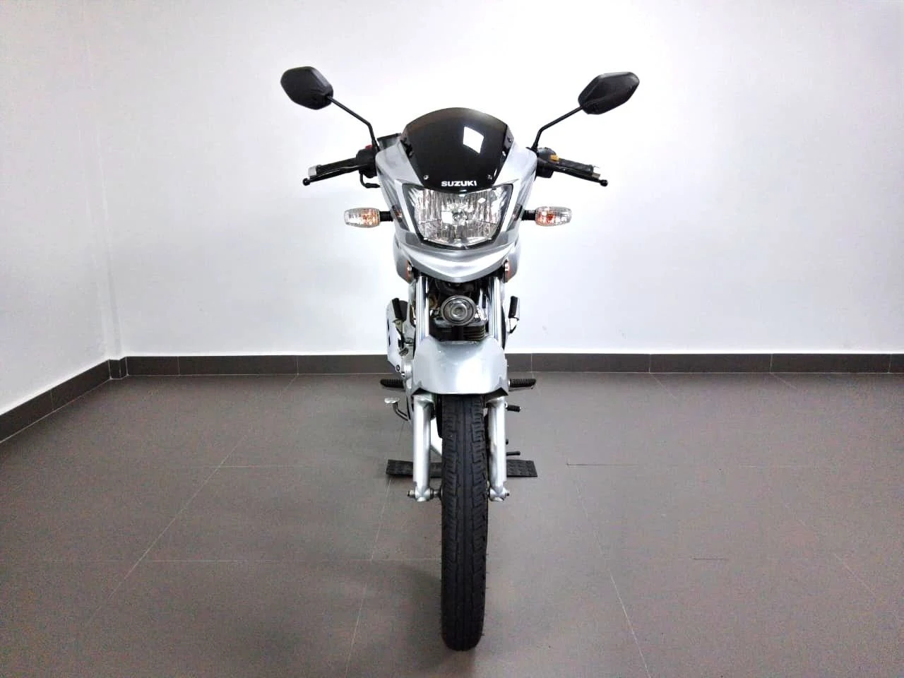 SUZUKI GSR 125 S