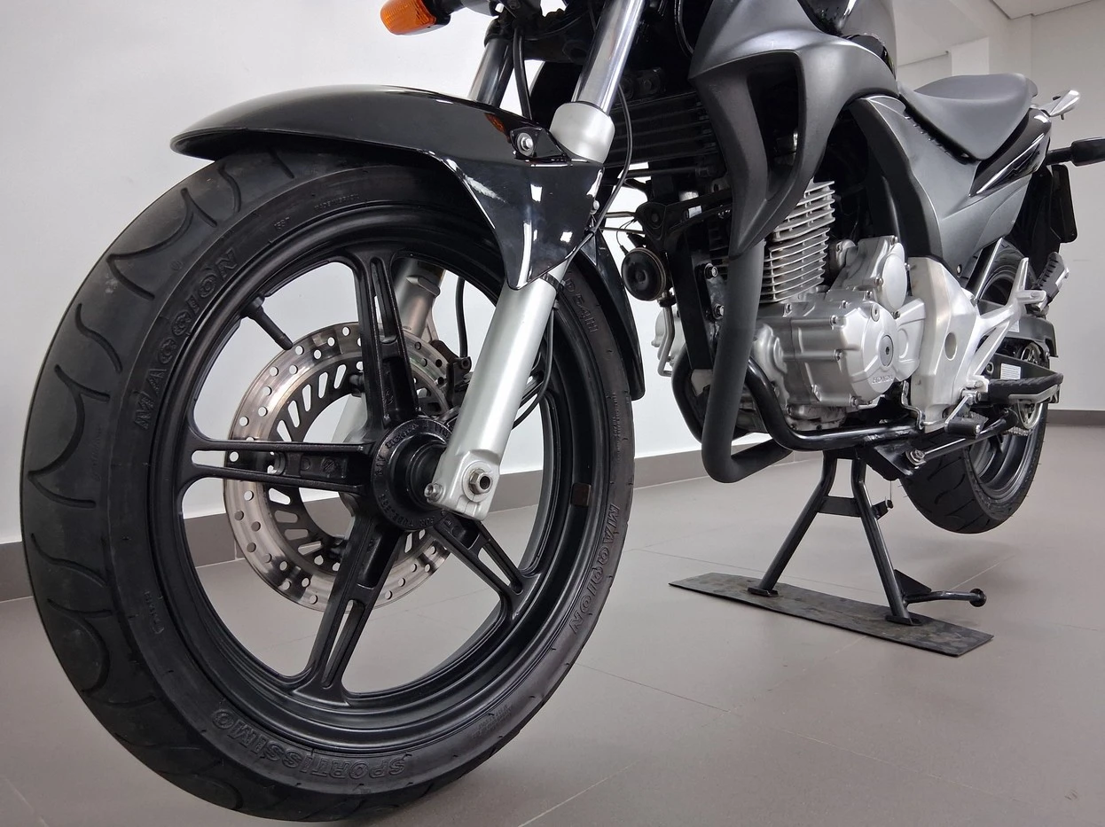 HONDA CB 300R