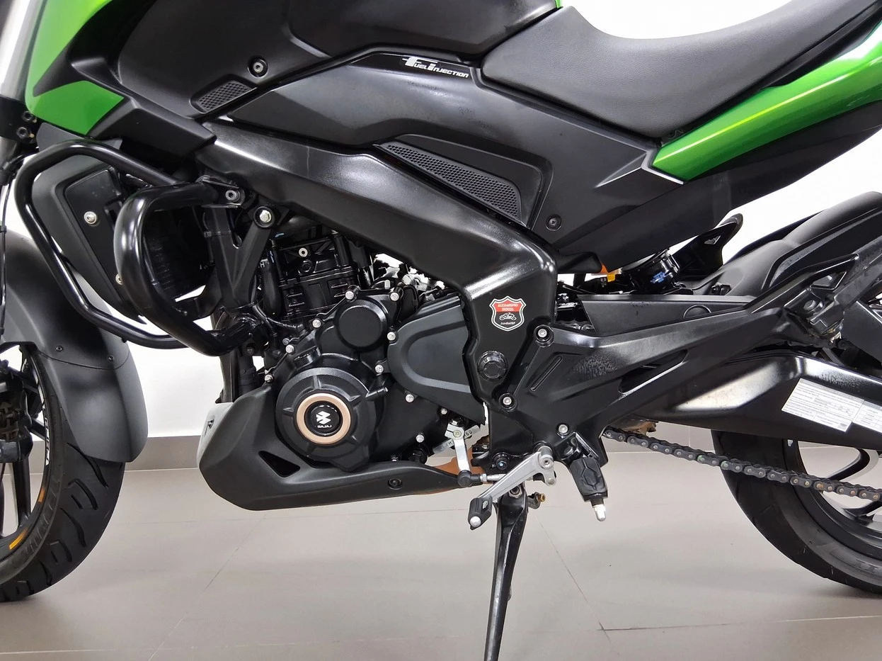 BAJAJ DOMINAR 400