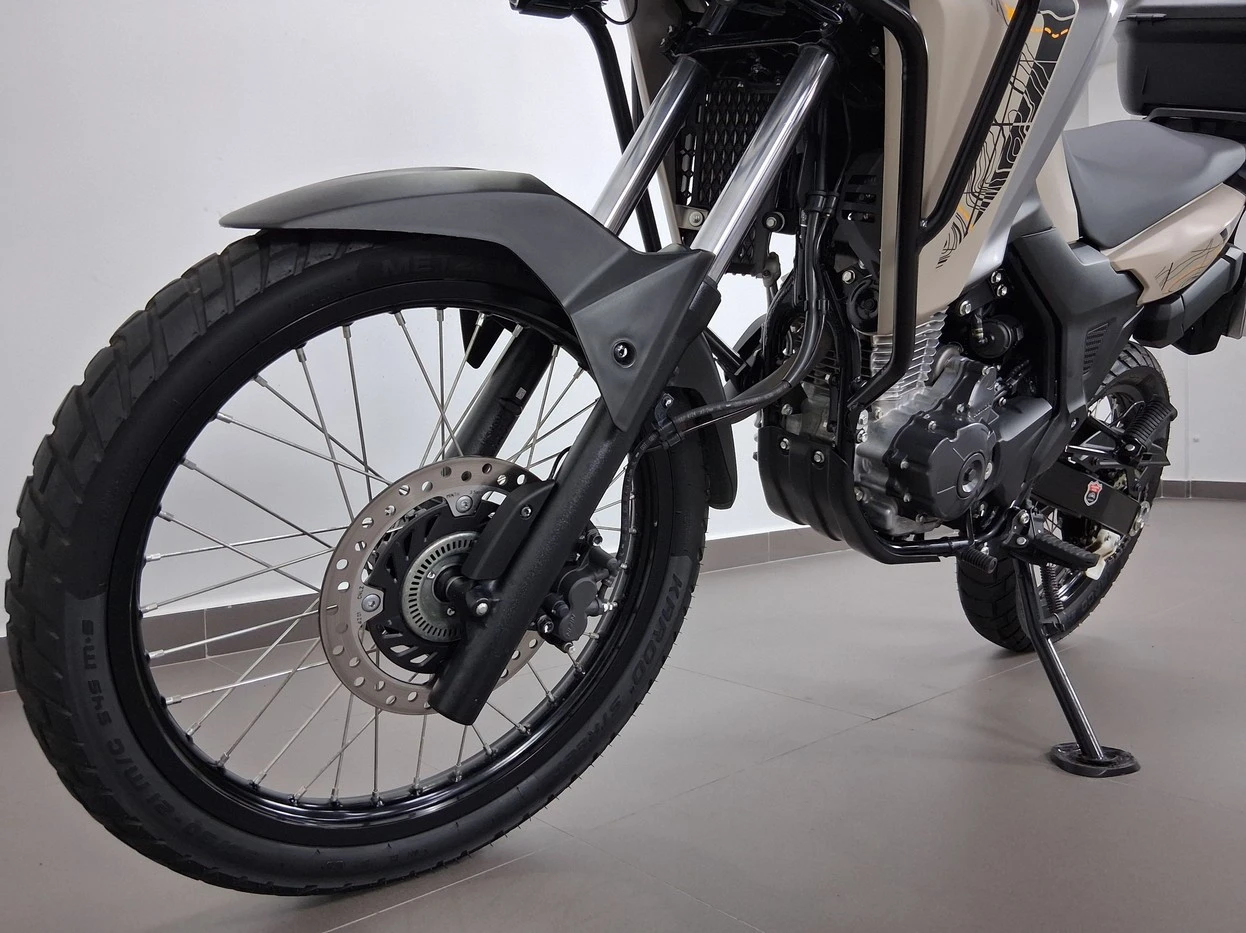 HONDA XRE 300 SAHARA ADVENTURE