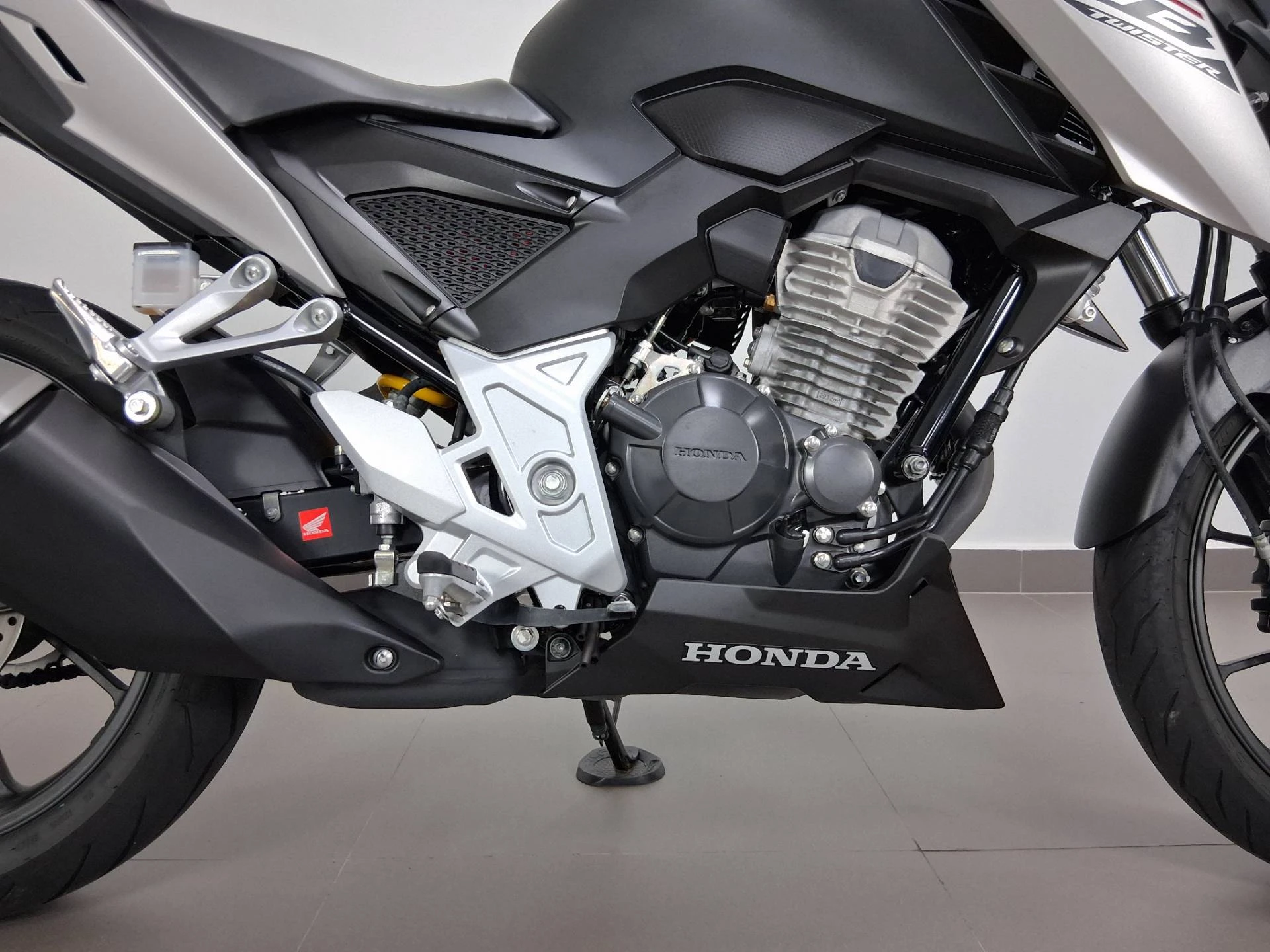 HONDA CB 300F TWISTER ABS