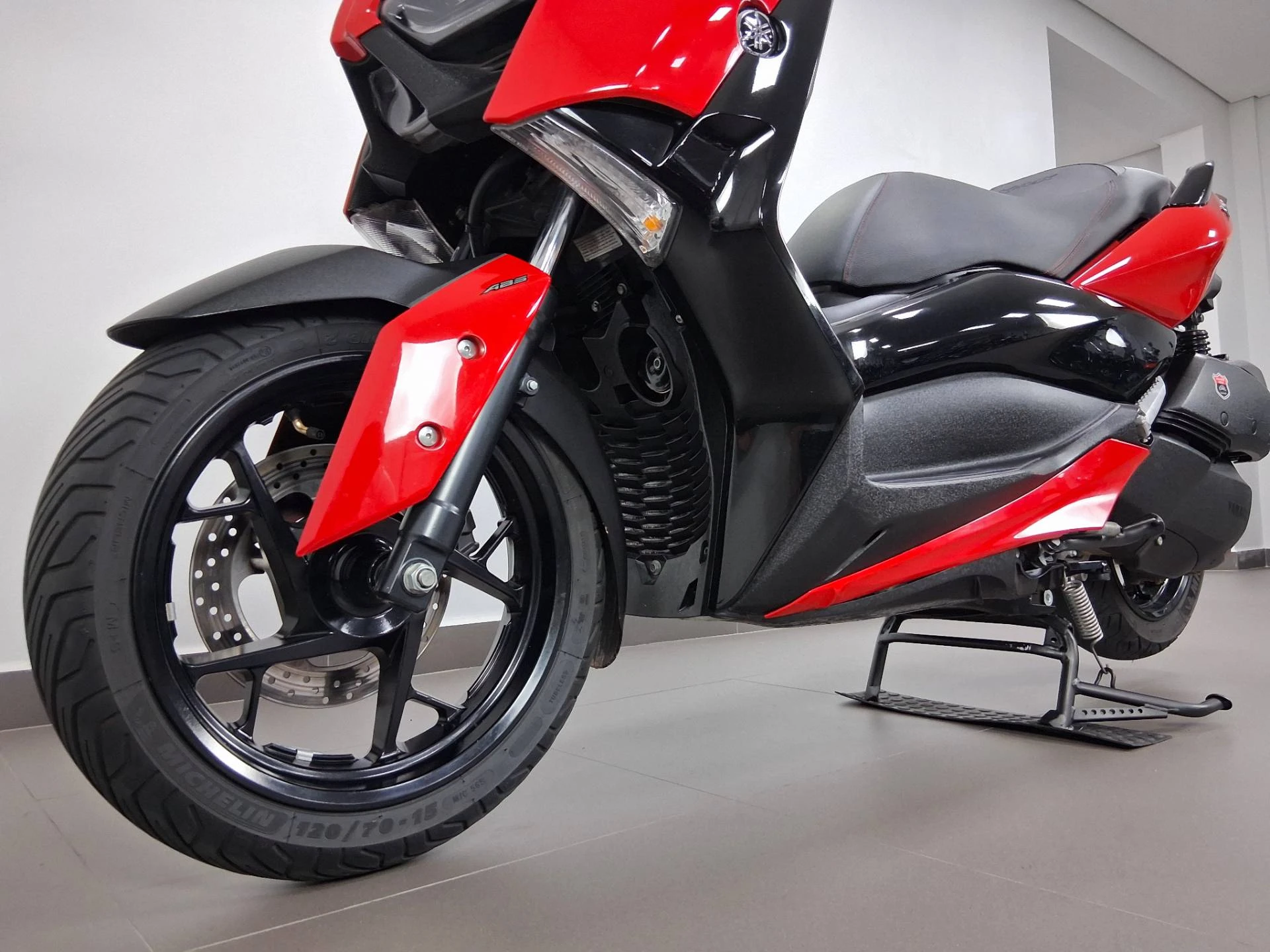 YAMAHA XMAX ABS