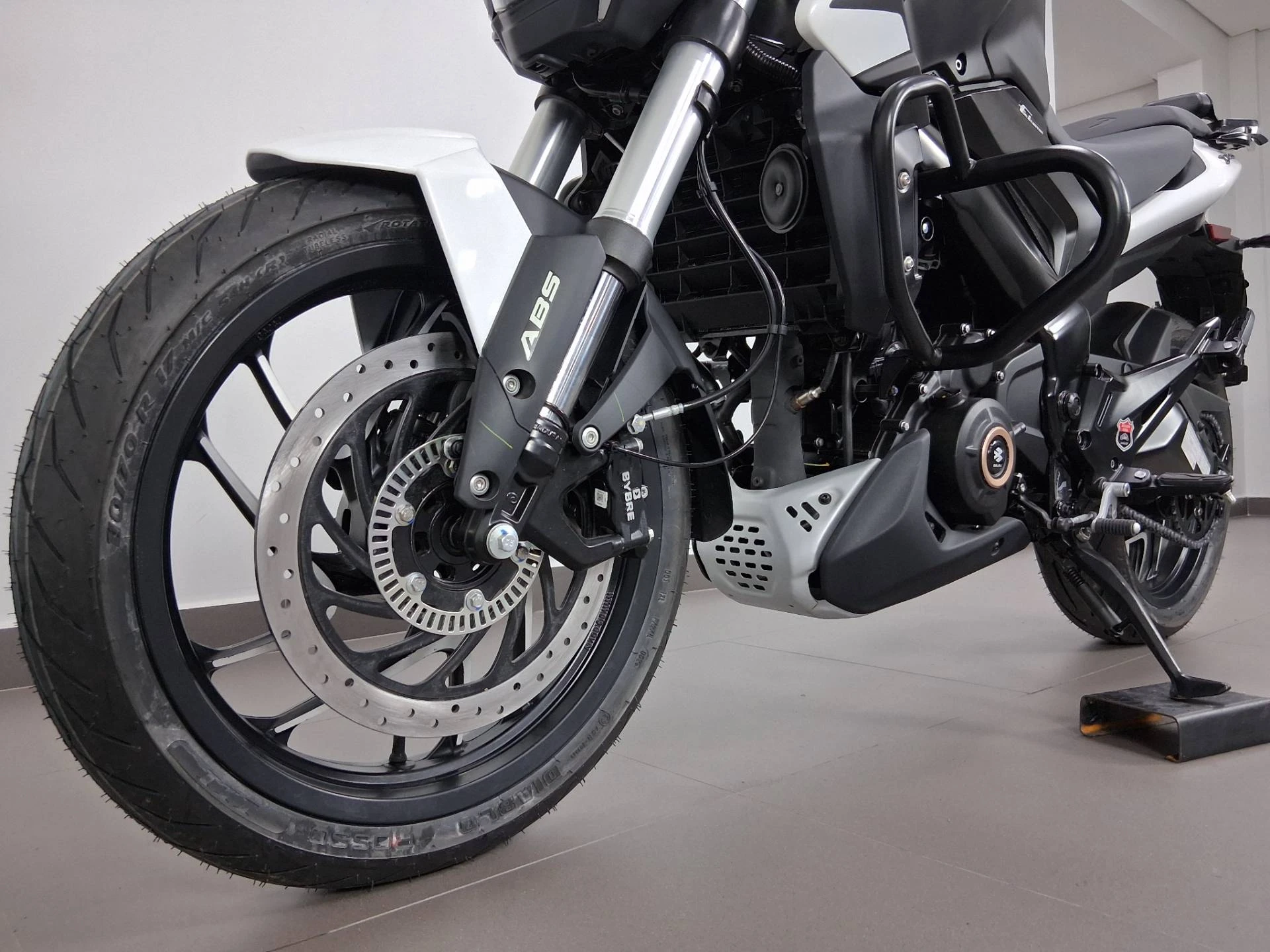BAJAJ DOMINAR 400