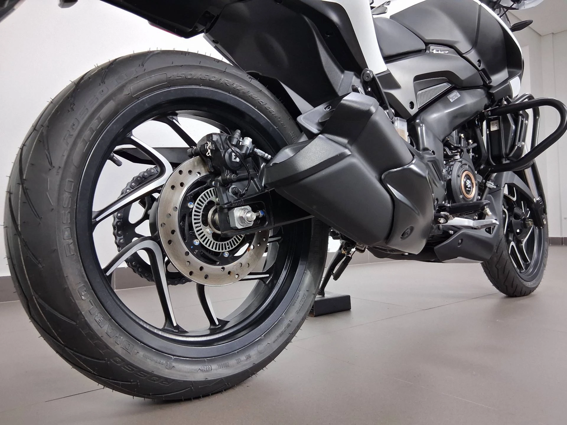BAJAJ DOMINAR 400