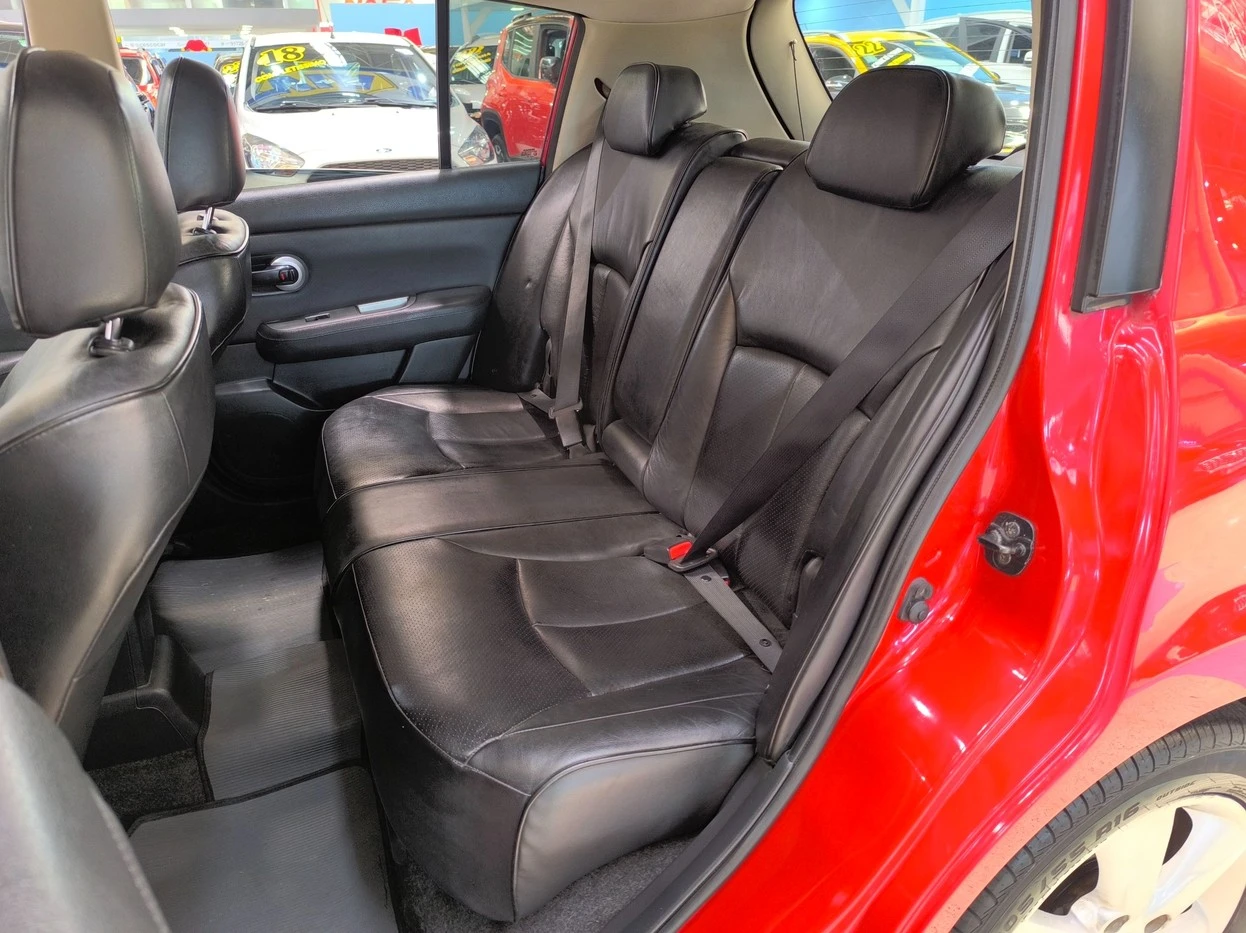 NISSAN TIIDA