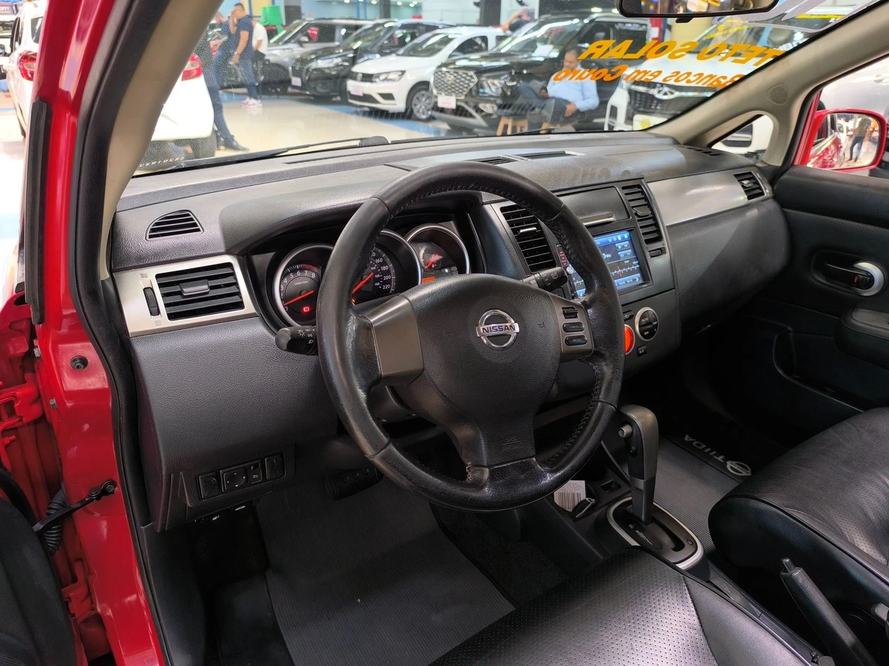 NISSAN TIIDA