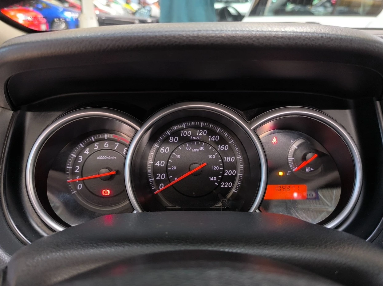 NISSAN TIIDA