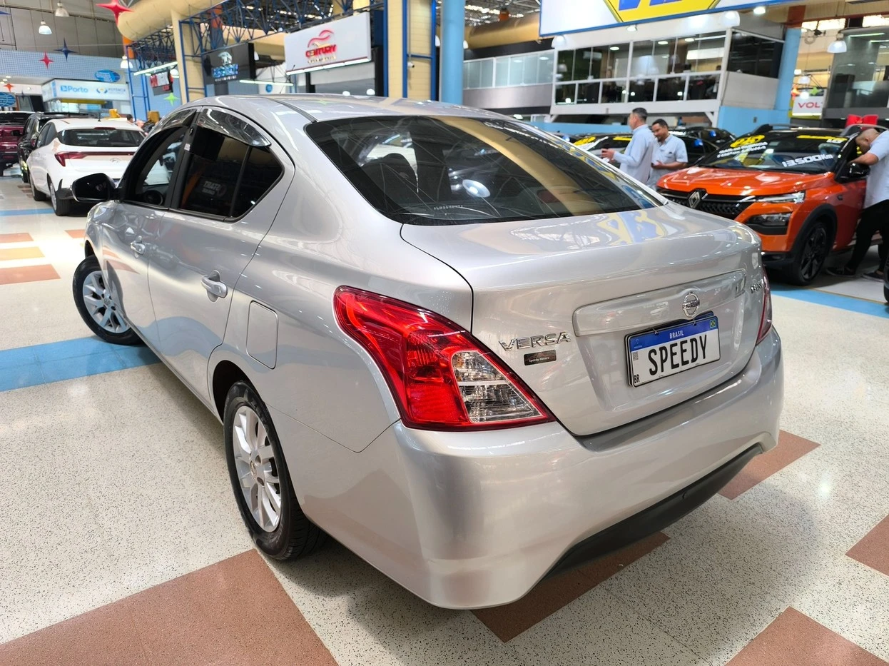 NISSAN VERSA