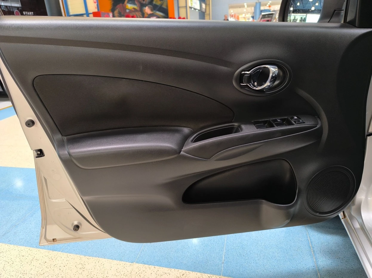 NISSAN VERSA