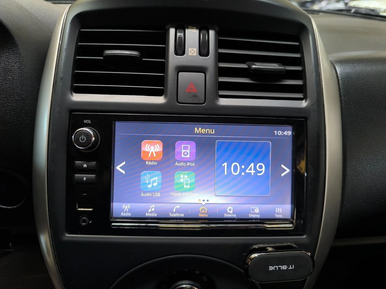 NISSAN VERSA