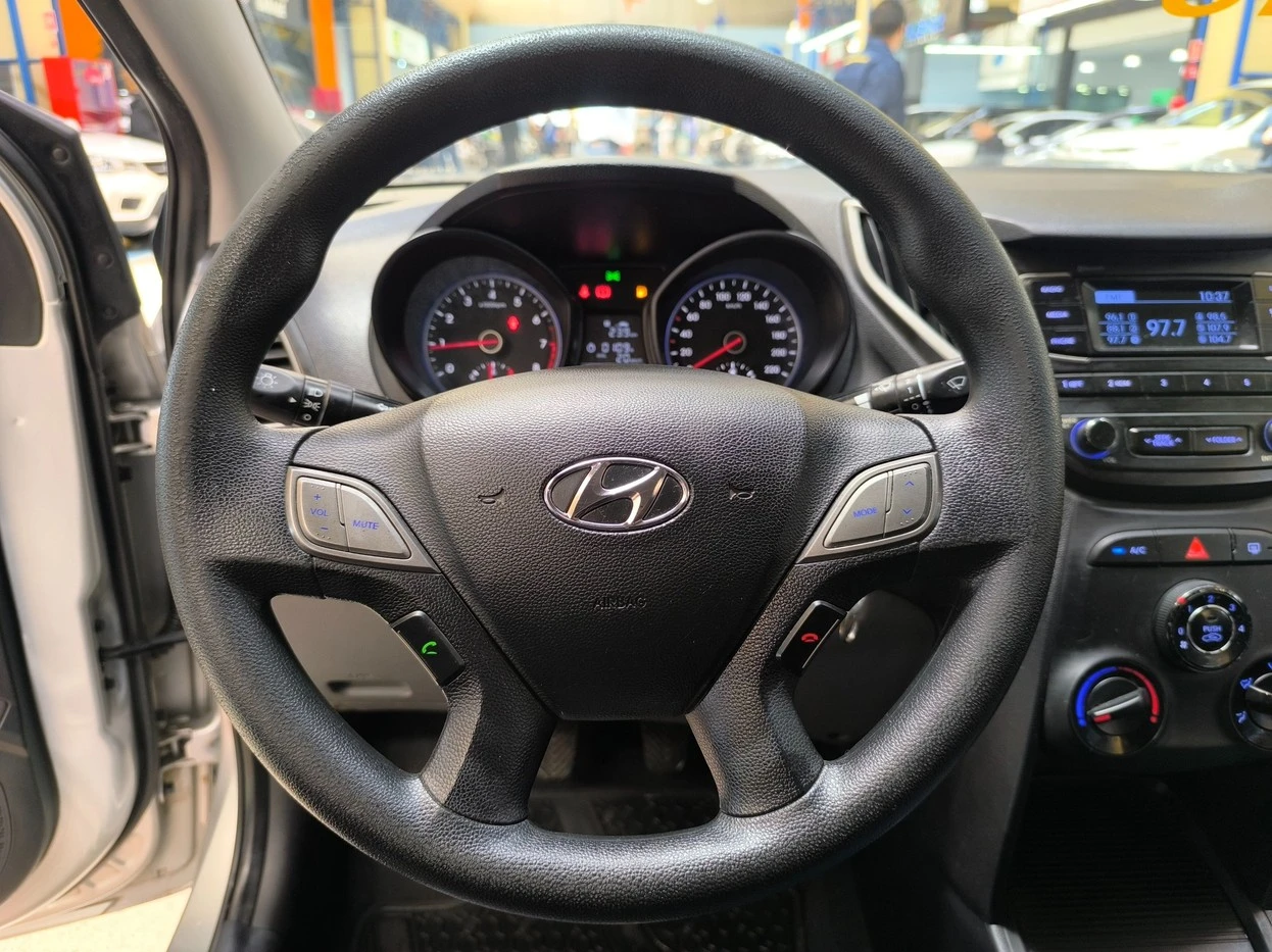 HYUNDAI HB20S