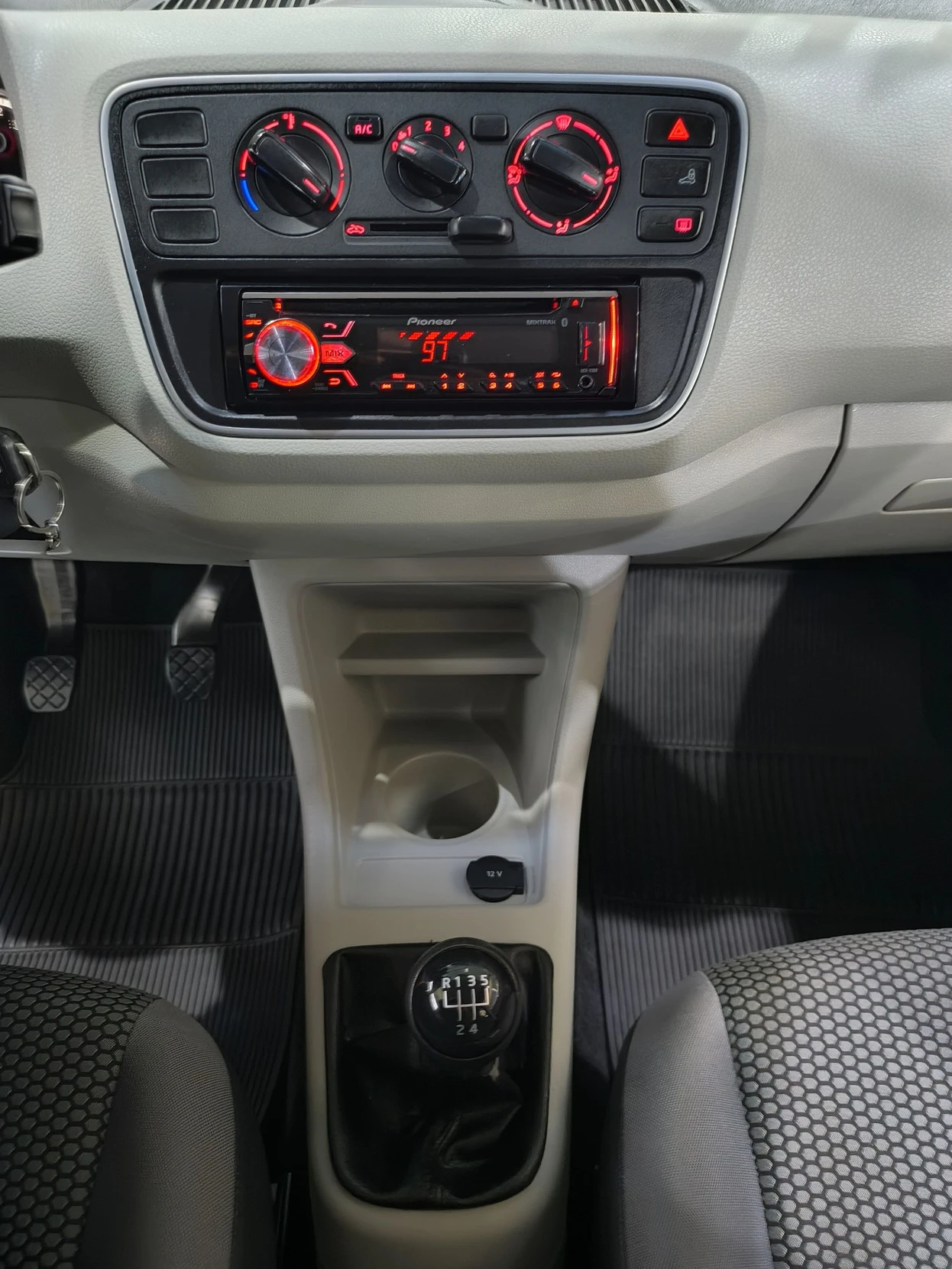 VOLKSWAGEN UP