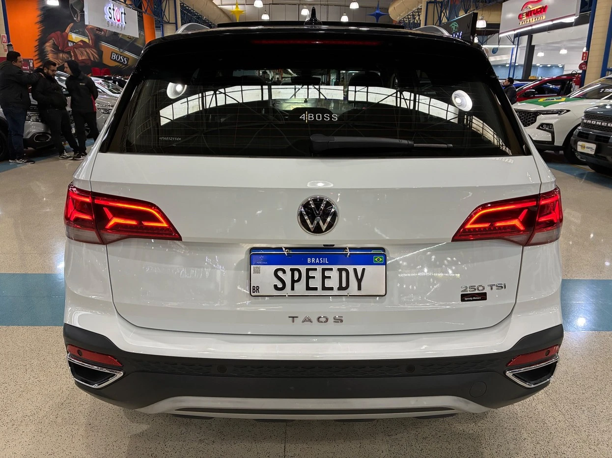 VOLKSWAGEN TAOS