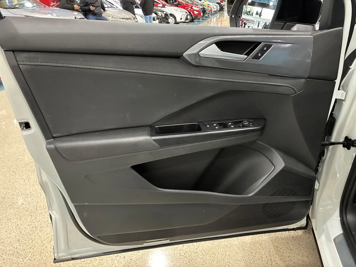 VOLKSWAGEN TAOS