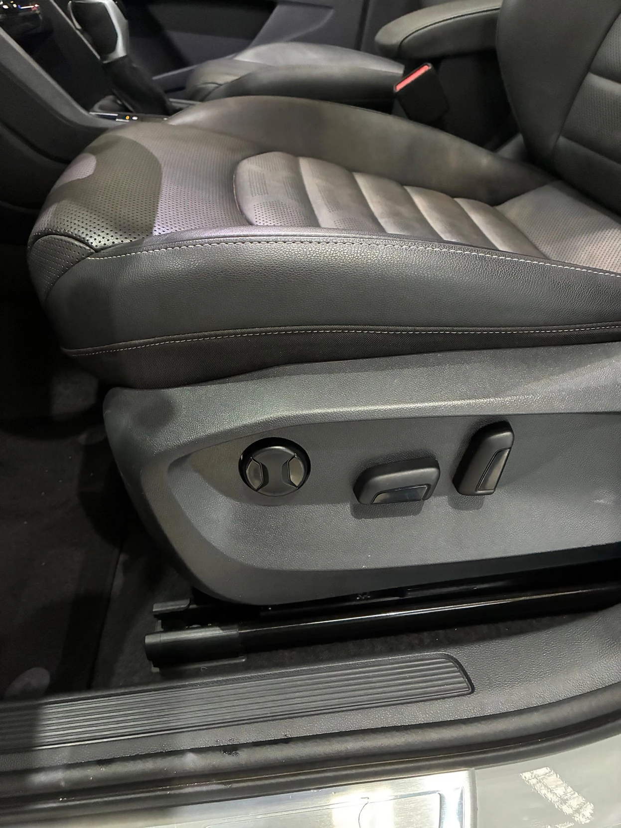 VOLKSWAGEN TAOS