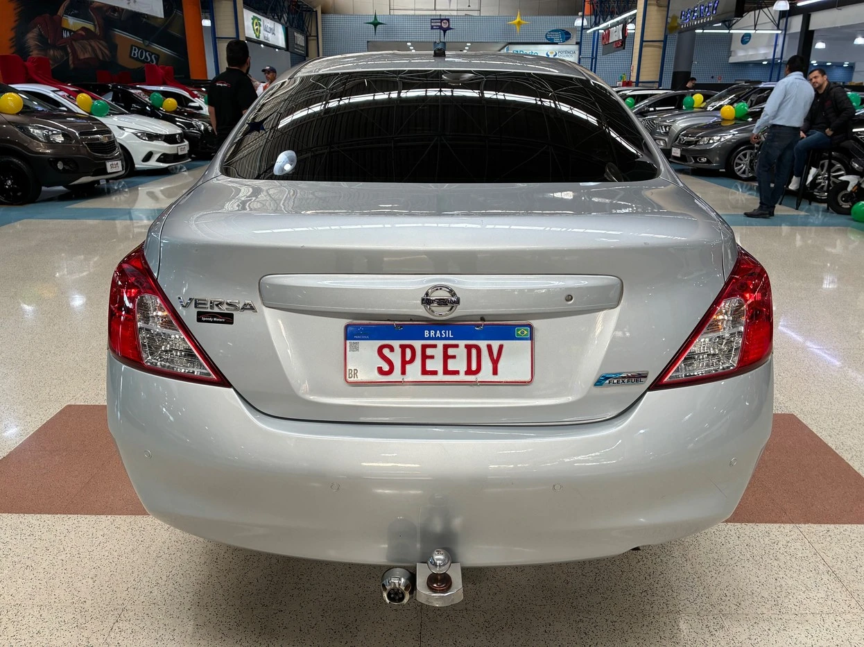 NISSAN VERSA