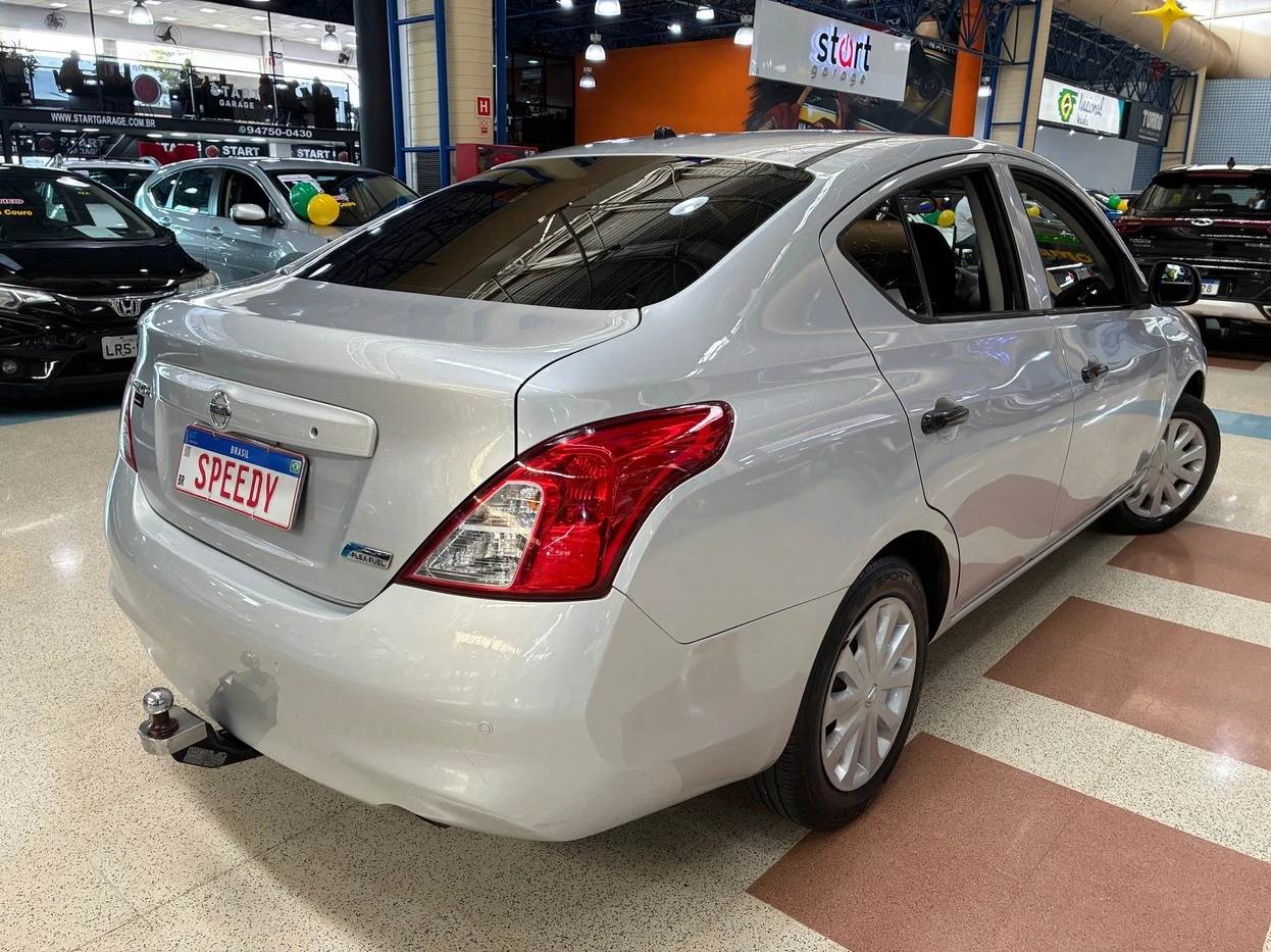 NISSAN VERSA