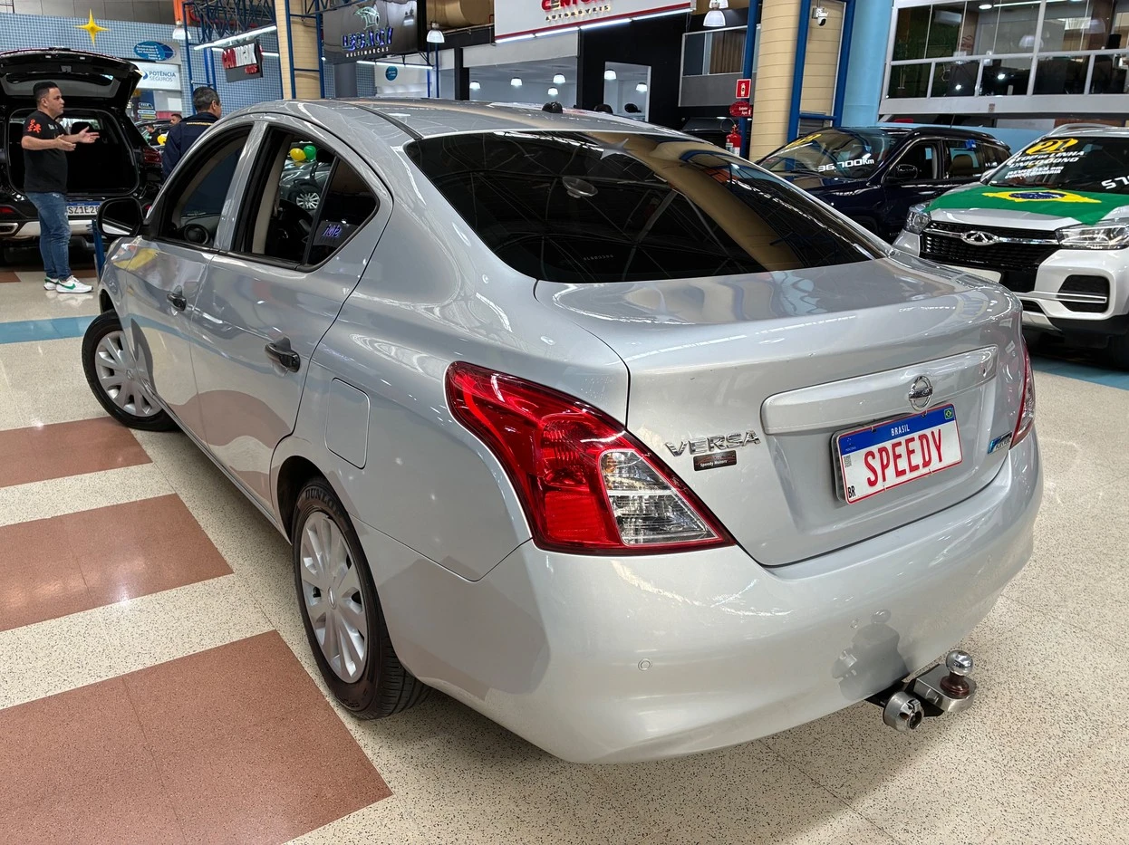 NISSAN VERSA