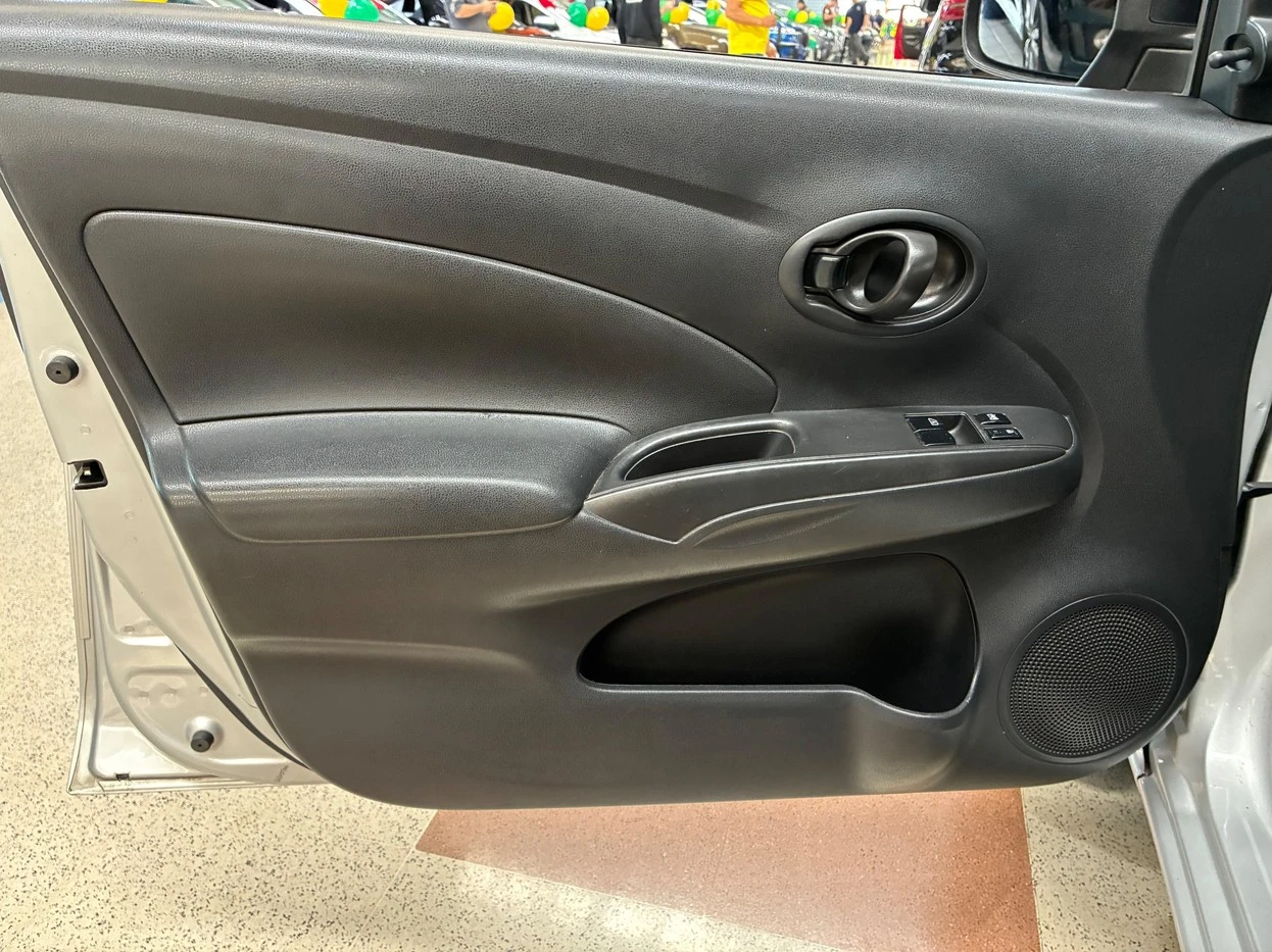 NISSAN VERSA