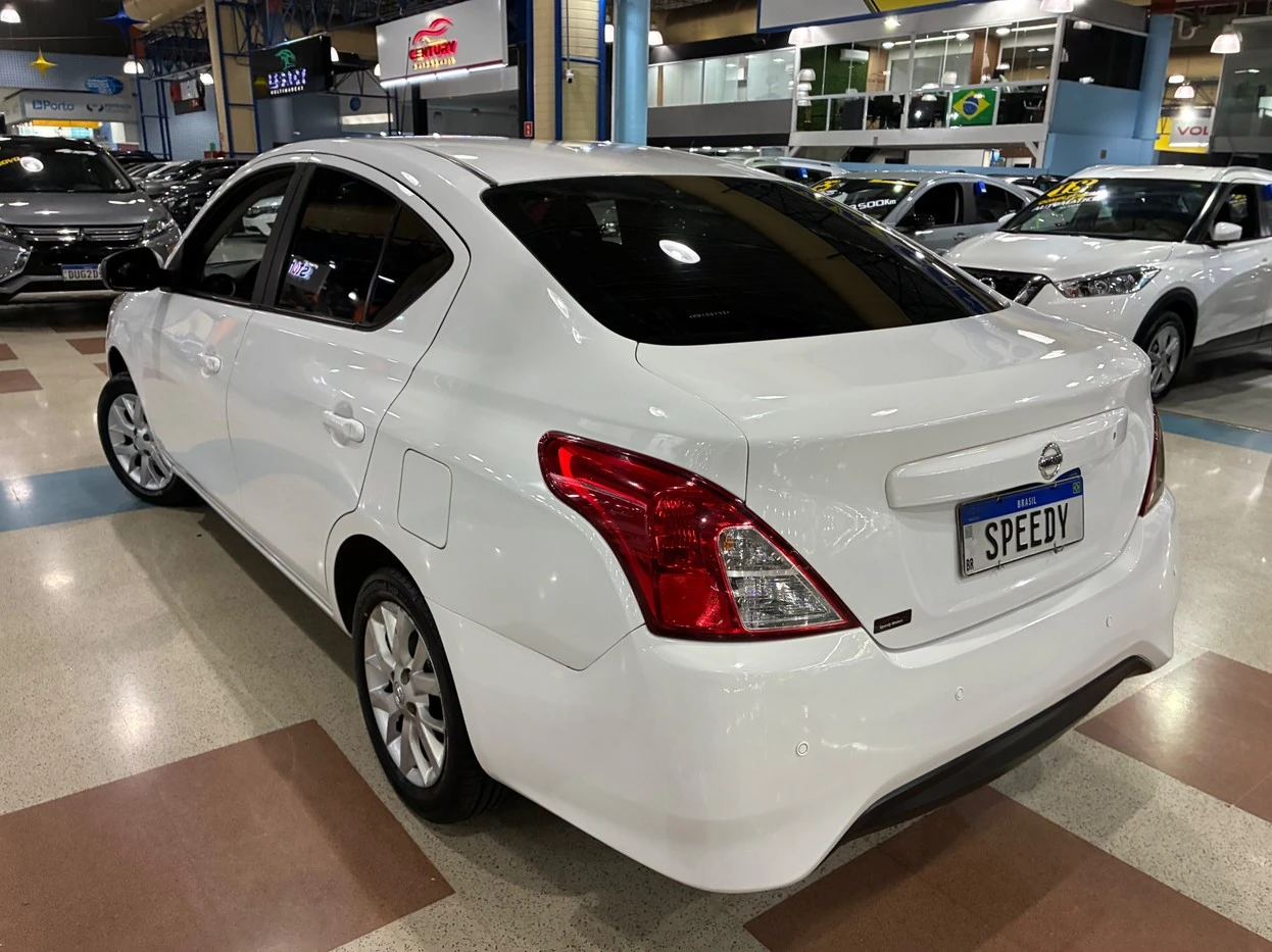 NISSAN VERSA