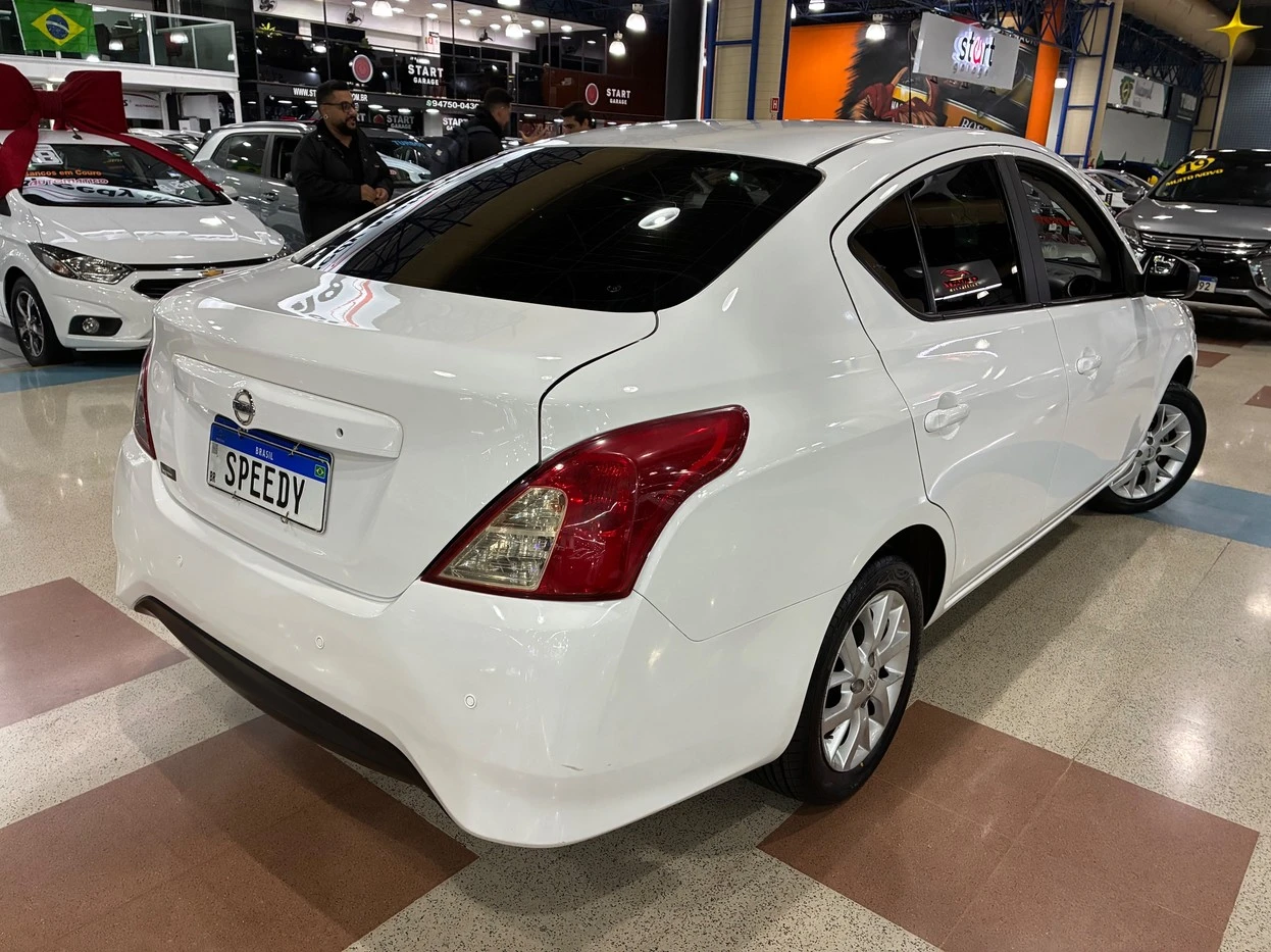 NISSAN VERSA