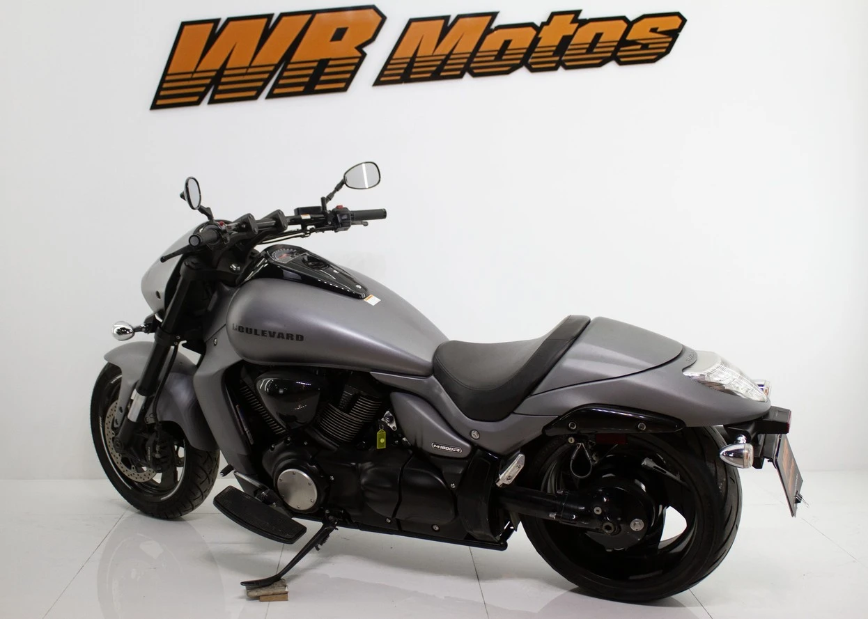 SUZUKI BOULEVARD M1800R BOSS