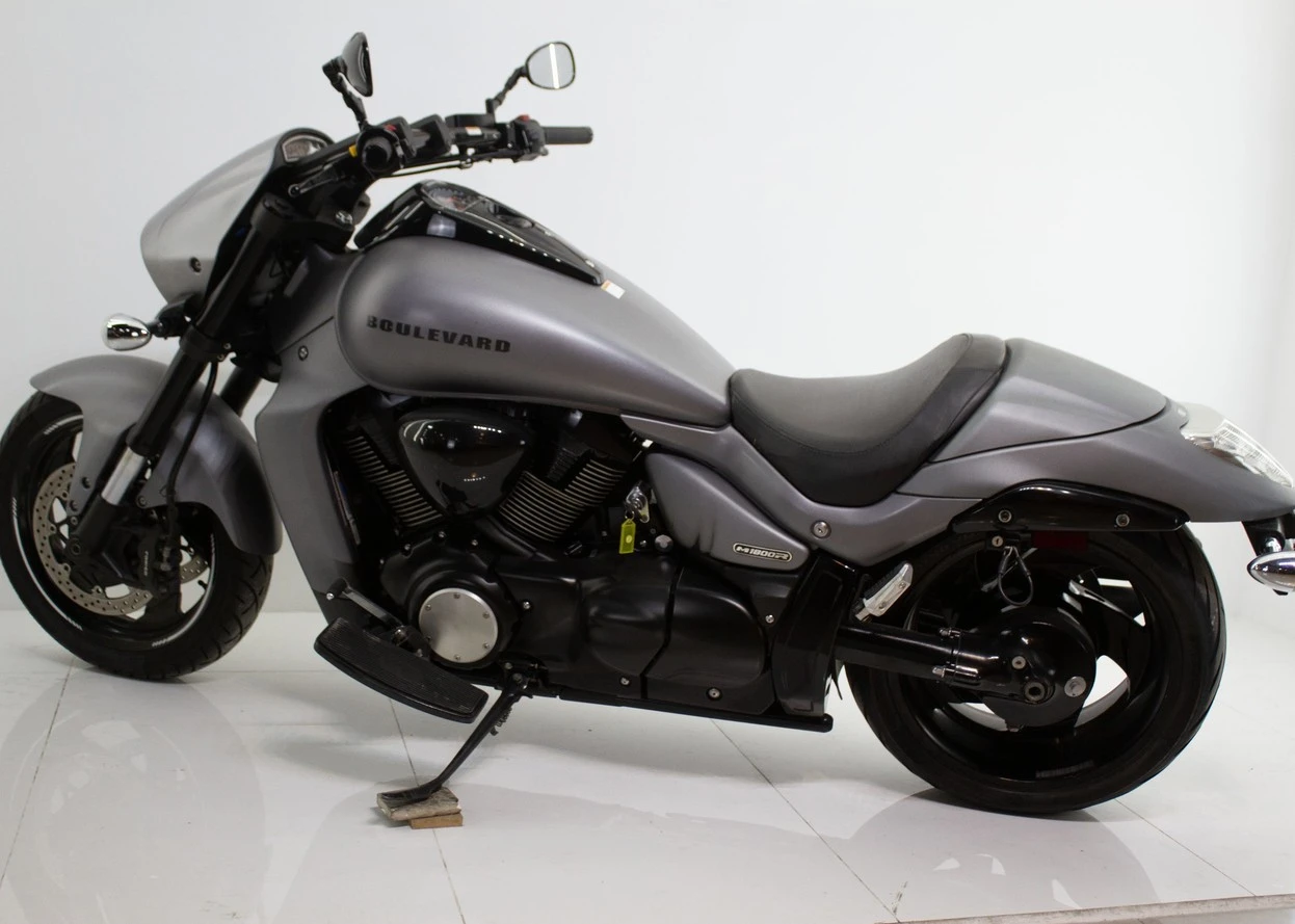 SUZUKI BOULEVARD M1800R BOSS