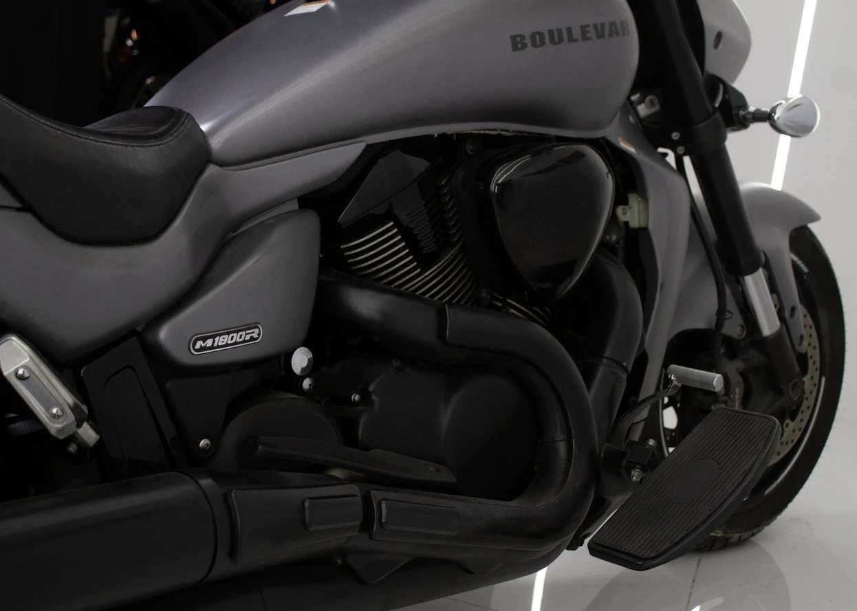 SUZUKI BOULEVARD M1800R BOSS