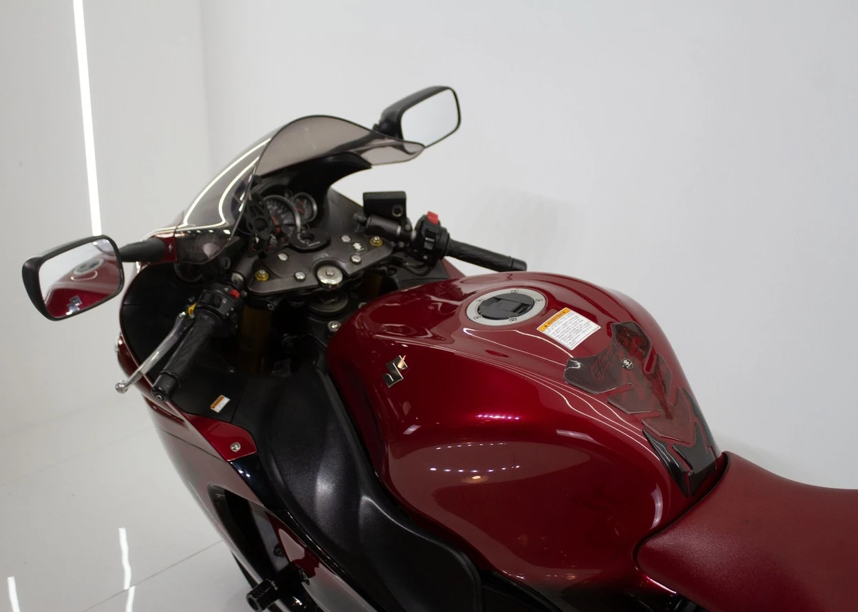 SUZUKI GSX 1300 RAZ HAYABUSA