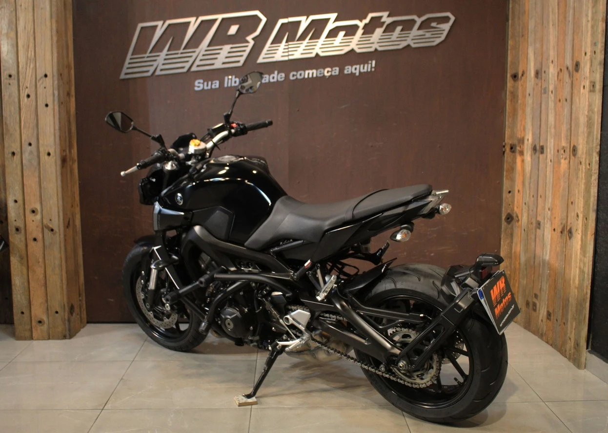 YAMAHA MT-09