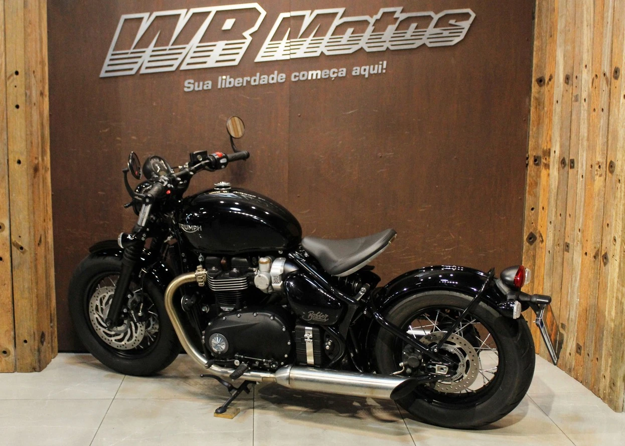 TRIUMPH BONNEVILLE BOBBER 1200