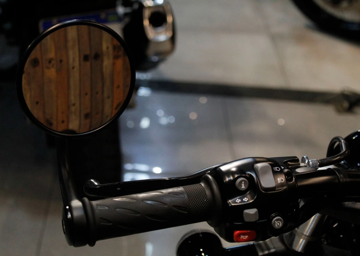 TRIUMPH BONNEVILLE BOBBER 1200