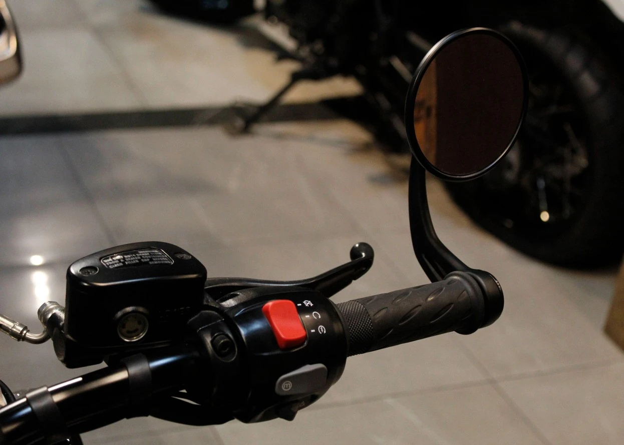 TRIUMPH BONNEVILLE BOBBER 1200