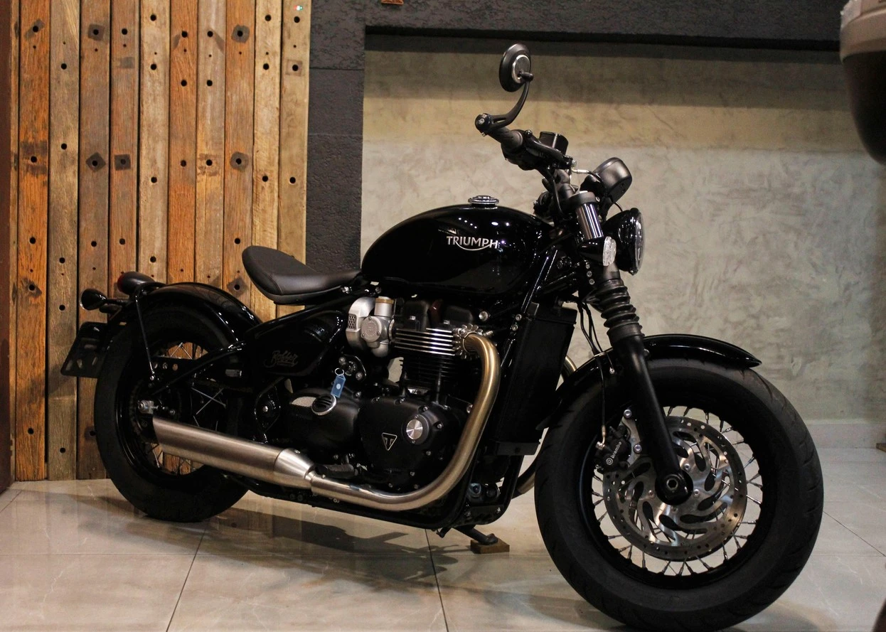 TRIUMPH BONNEVILLE BOBBER 1200
