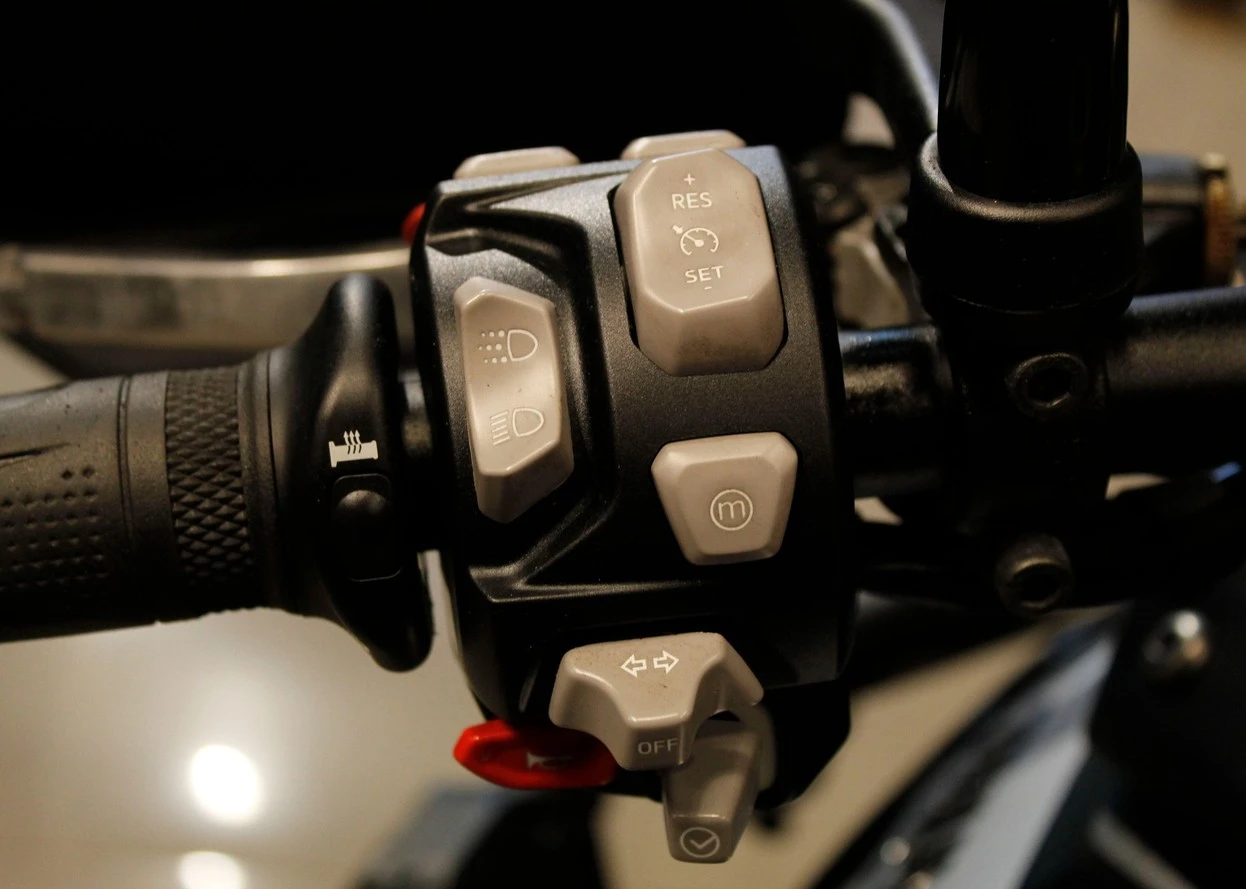TRIUMPH TIGER 900 GT PRO
