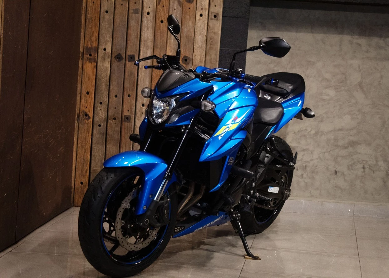 SUZUKI GSX S 750AZ